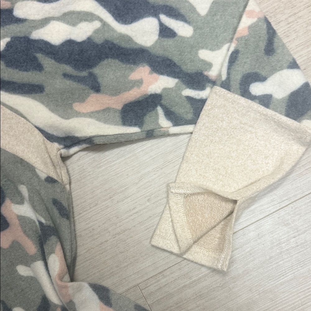 143 Story SOFT Camouflage Patterned Turtleneck Sweater NWOT Size M - Picture 4 of 6